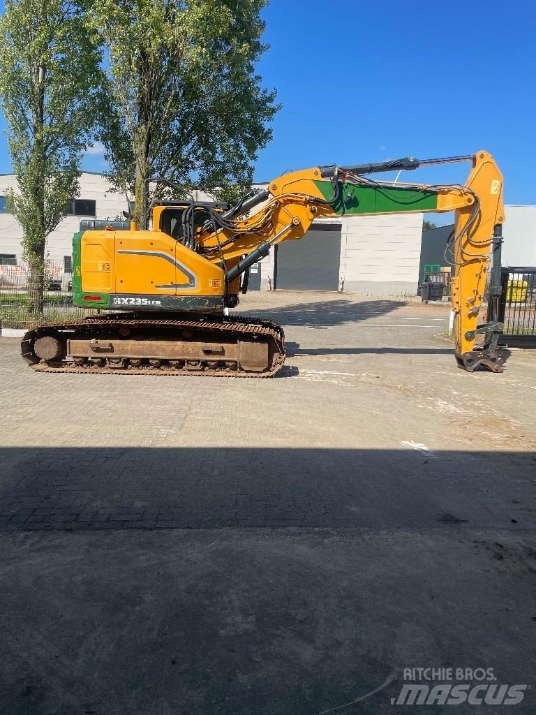 Hyundai hx235 履带挖掘机