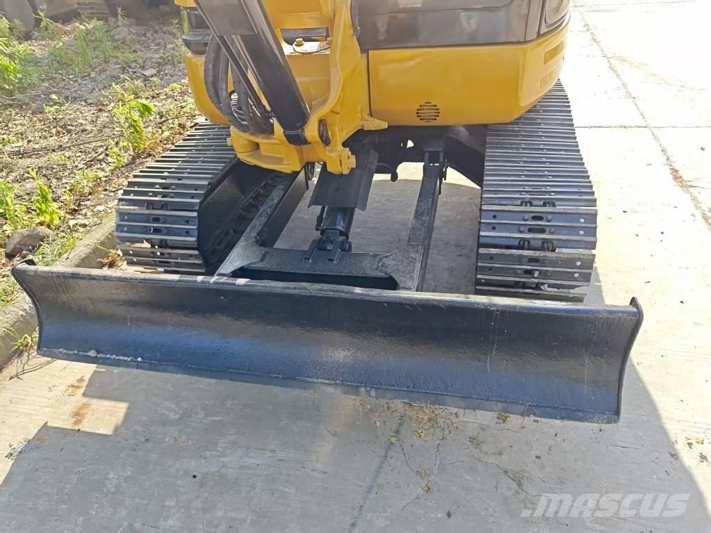 CAT 304 CR 小型挖掘机