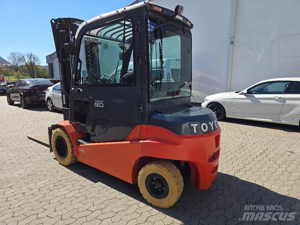 Toyota Traigo 80 电动叉车
