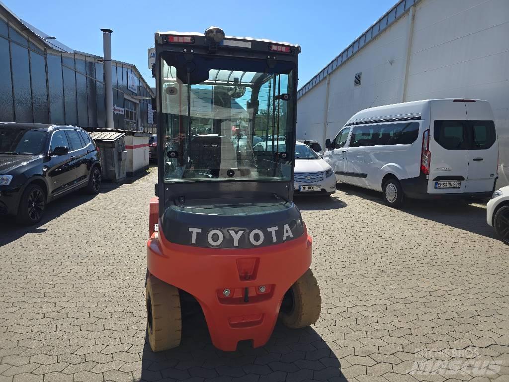 Toyota Traigo 80 电动叉车