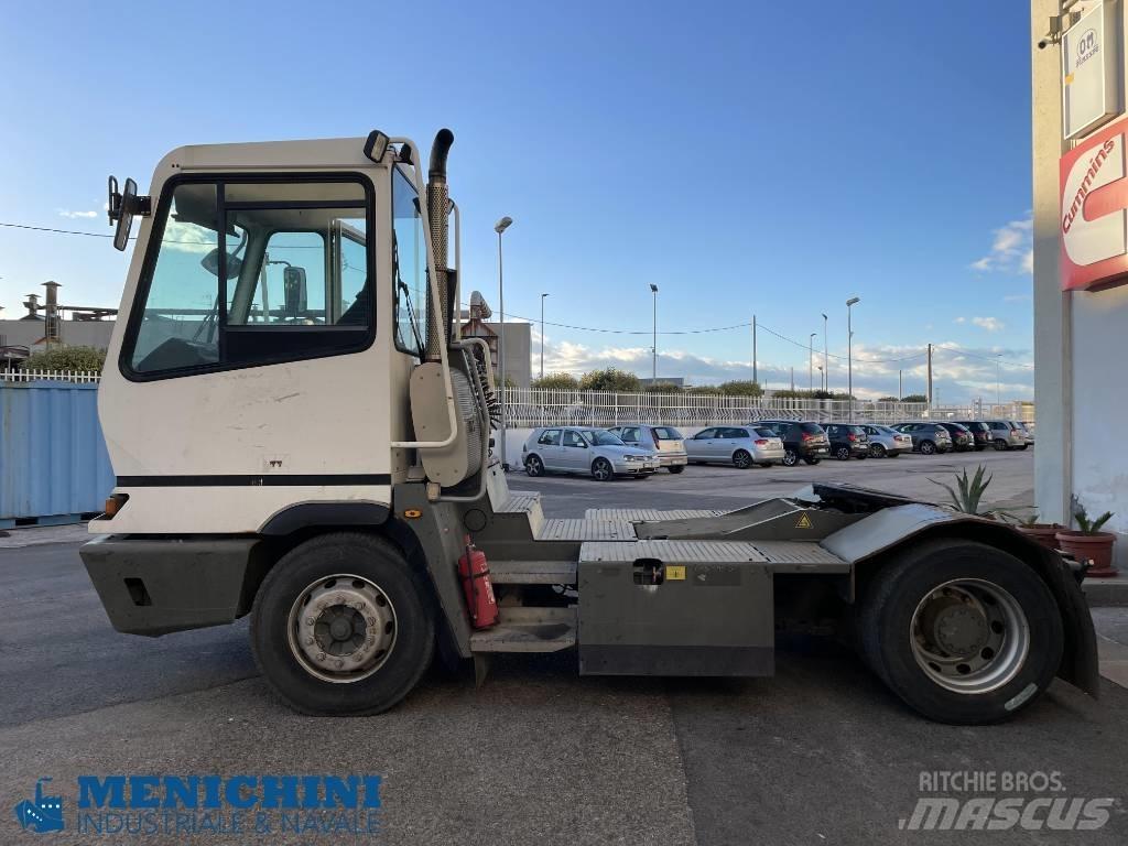 Terberg YT 182 码头牵引车
