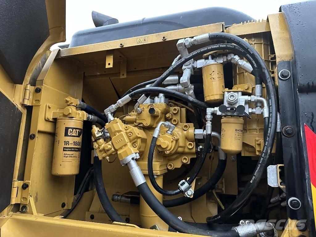 CAT 330D2 履带挖掘机