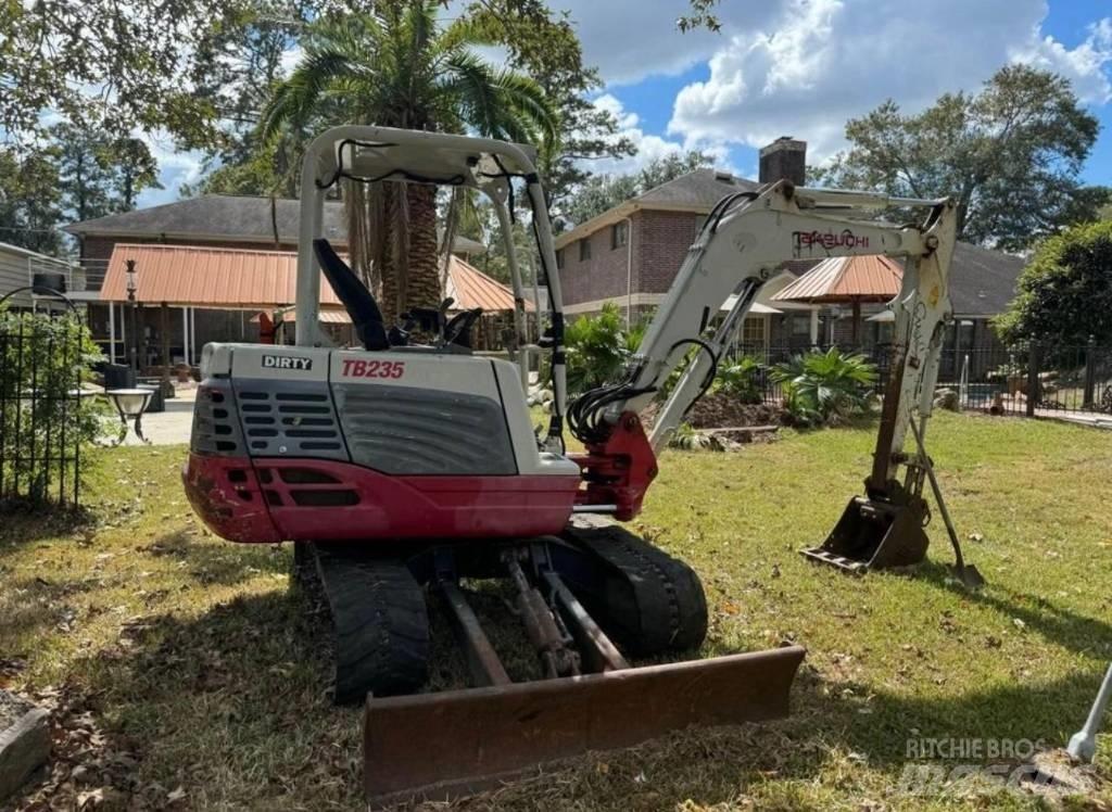 TAKEUCHI TB235 履带挖掘机