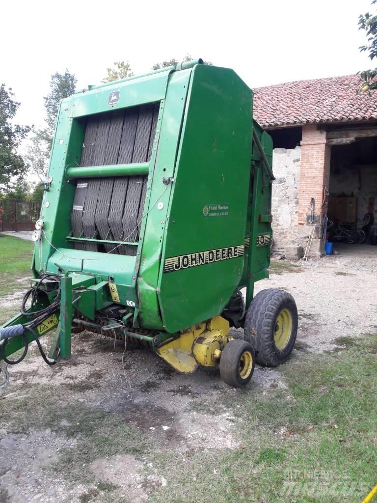 John Deere 590 圆捆打捆机
