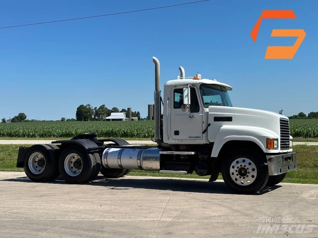 Mack CH 613 牵引车