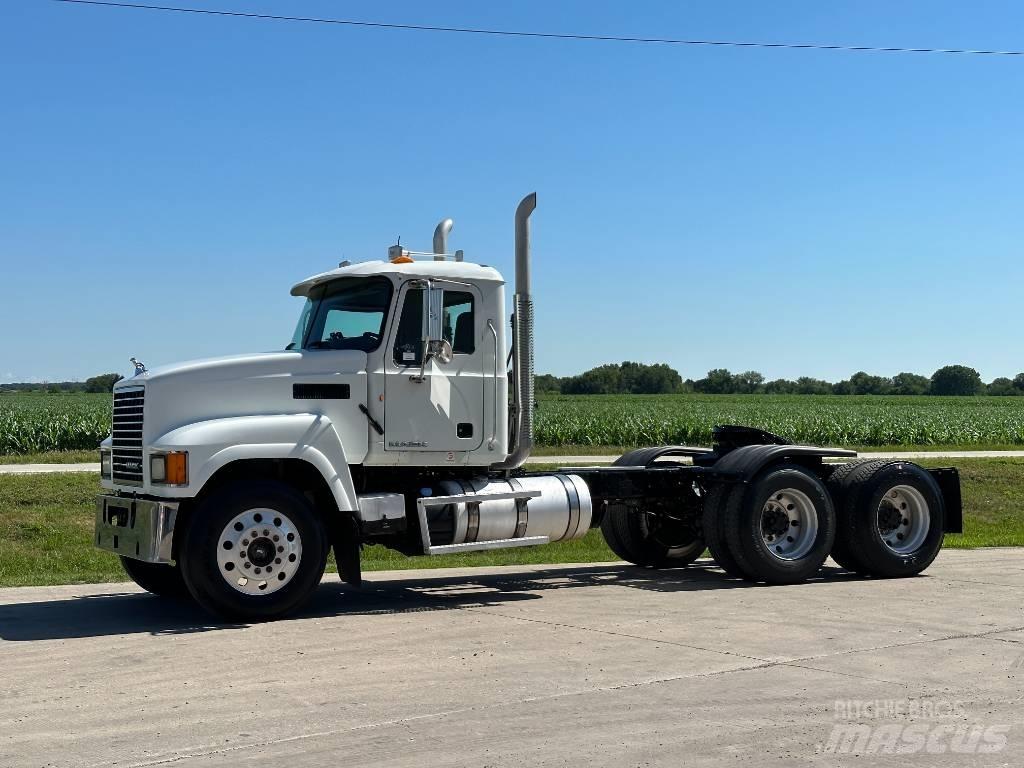 Mack CH 613 牵引车