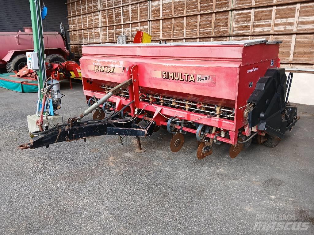 Junkkari 3000 T 多功能条播机