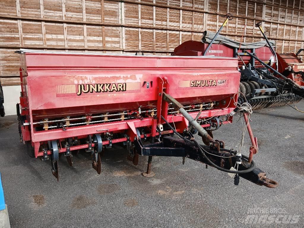 Junkkari 3000 T 多功能条播机