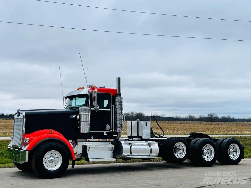 Kenworth W 900 牵引车
