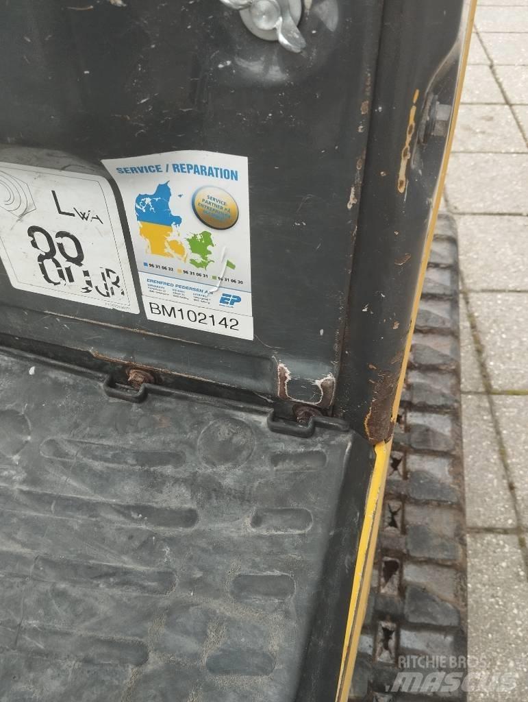 New Holland E 9 SR 小型挖掘机
