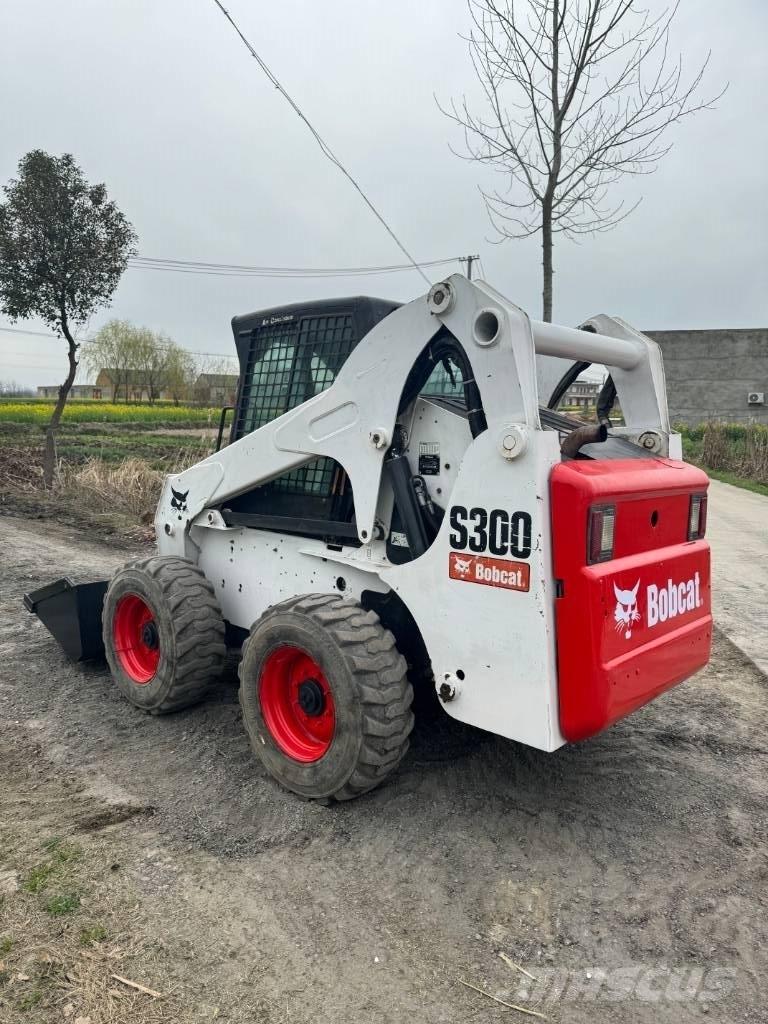 Bobcat S 300 滑移装载机