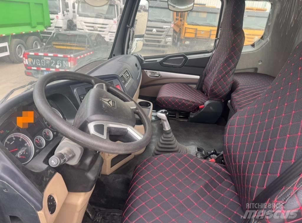 Howo NX 牵引车