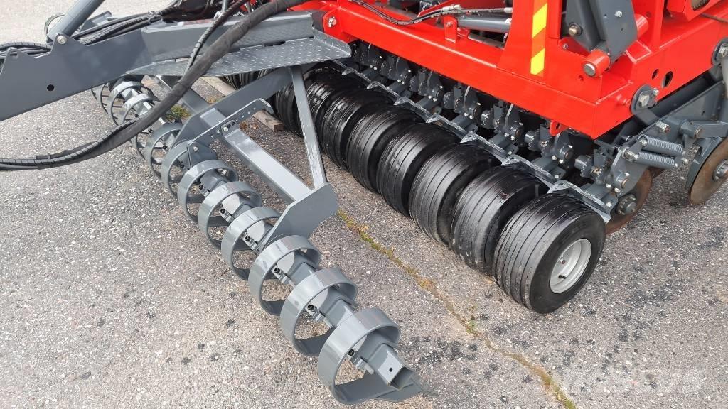 Tume Nova Combi 4000 多功能条播机