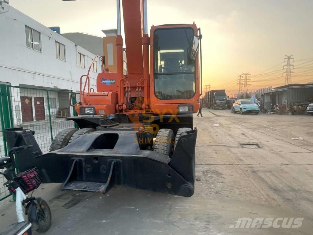 Doosan DH210W-7 轮式挖掘机