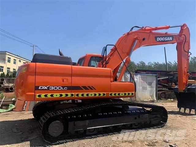 Doosan DX300 履带挖掘机