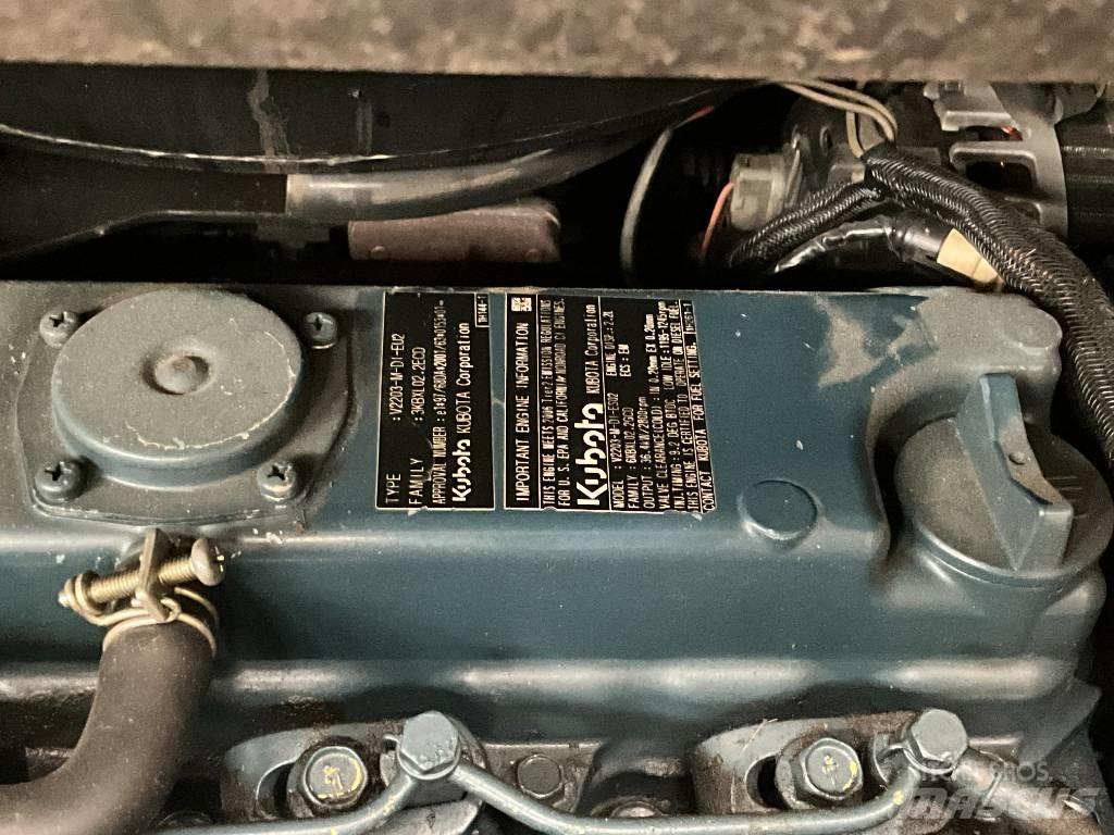 Bobcat S 130 滑移装载机