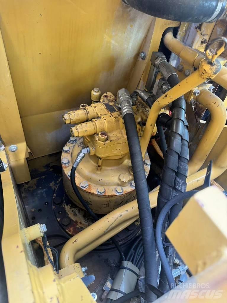 CAT 320 E 中型挖掘机