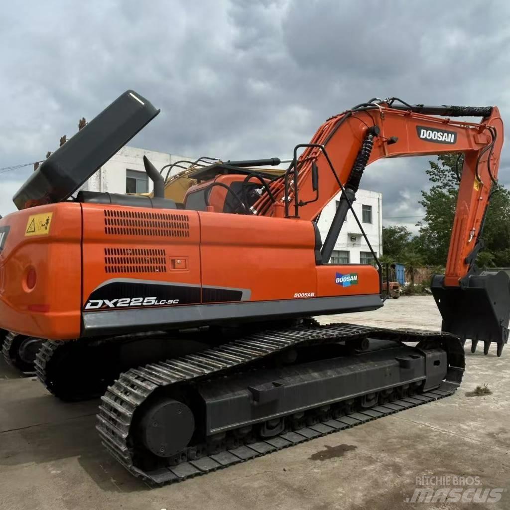 Doosan 225LC-9 履带挖掘机