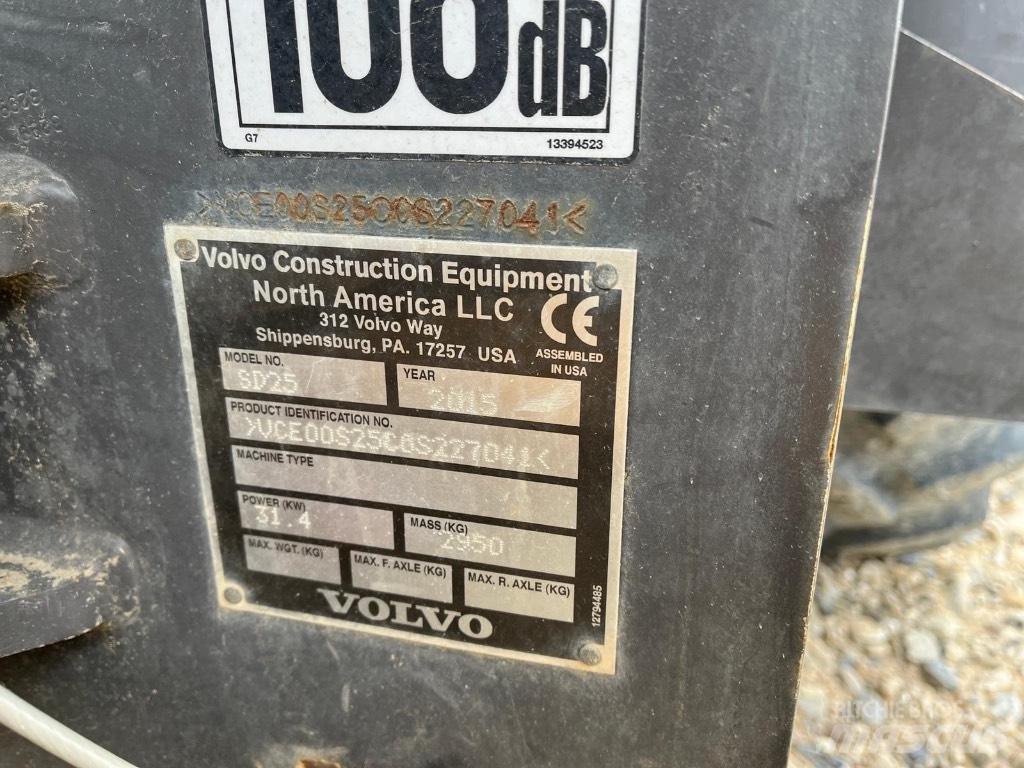 Volvo SD 25 双轮压路机