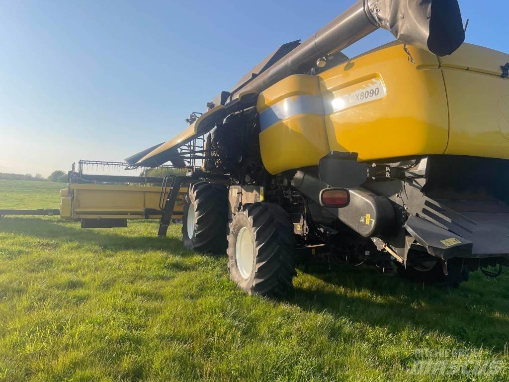 New Holland CX 8090 联合收割机