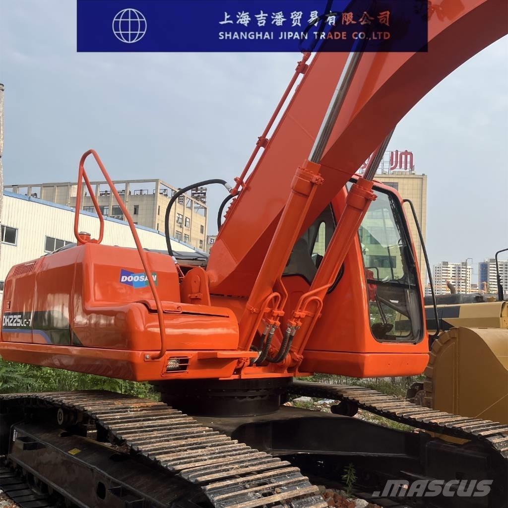 Doosan DH 225 履带挖掘机