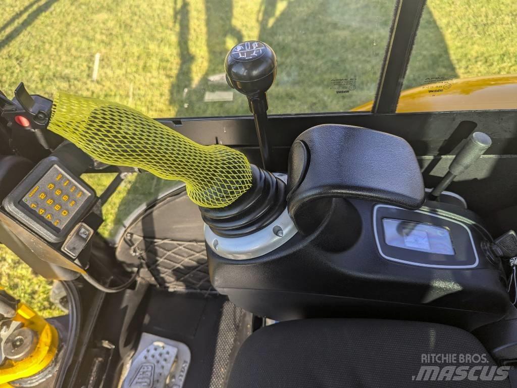 JCB 8026 CTS 小型挖掘机