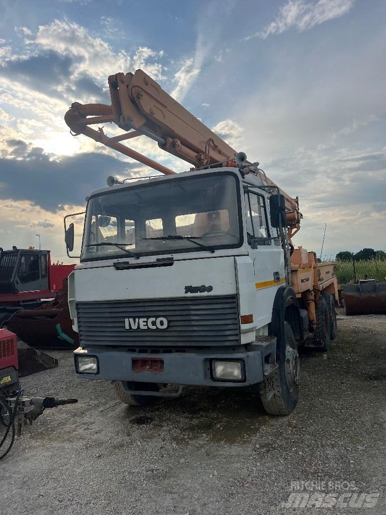 Iveco 330-36 H 自卸式货车