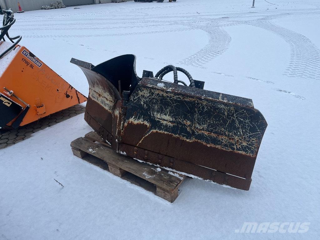 Uni-väg UV-220 铲雪车