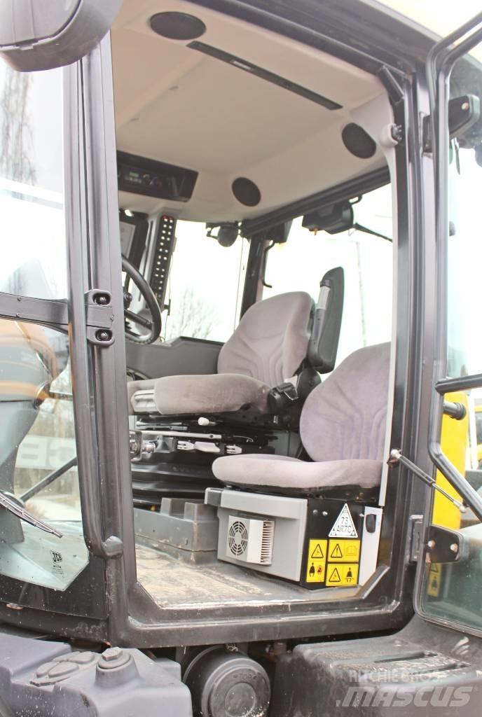 JCB Fastrac 4220 拖拉机/农用车