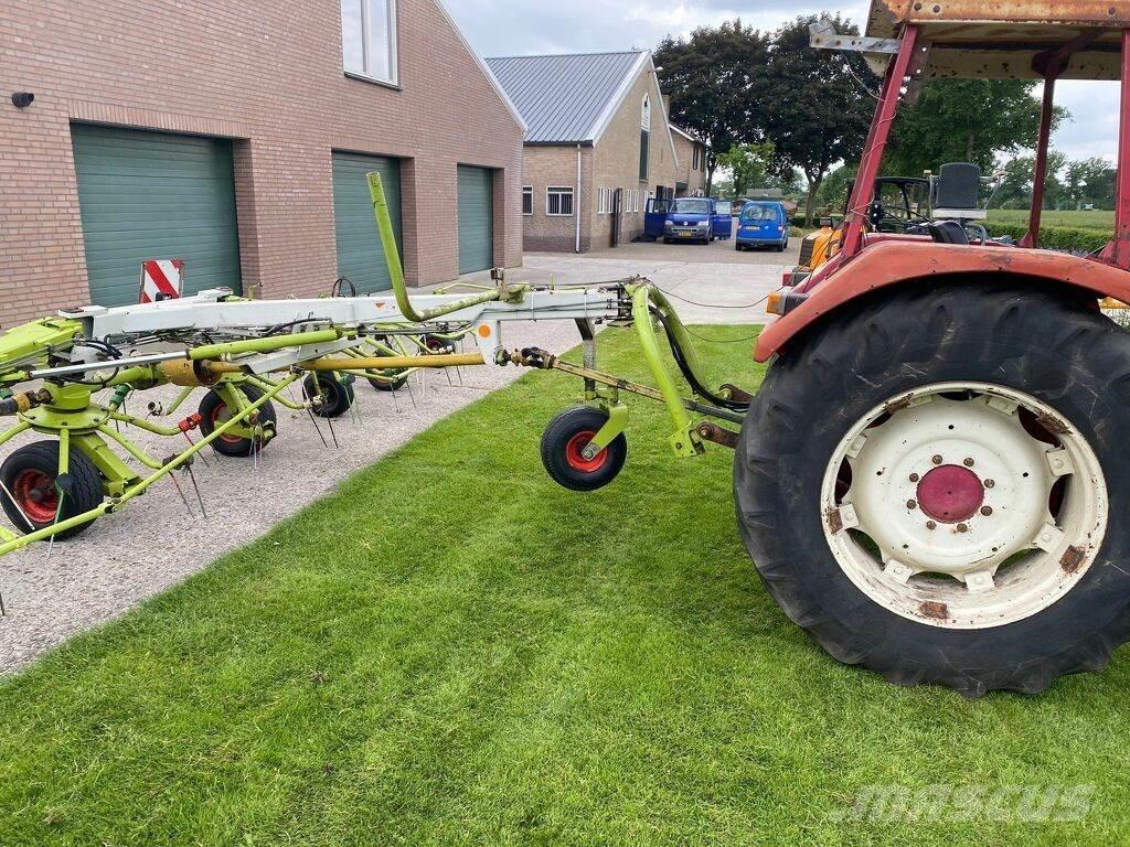CLAAS volto 1050t 犁耙和摊草机