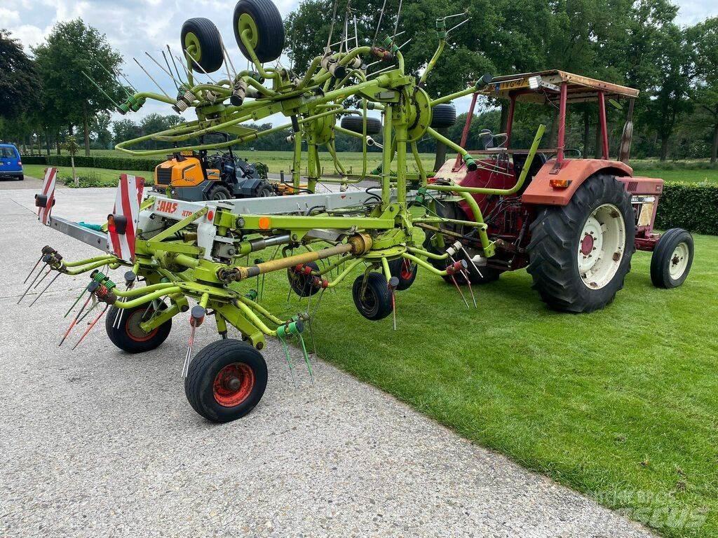 CLAAS volto 1050t 犁耙和摊草机