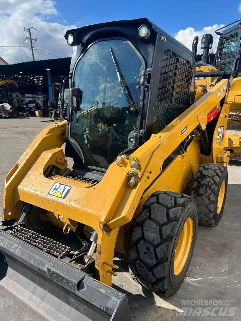 CAT 272D3 滑移装载机