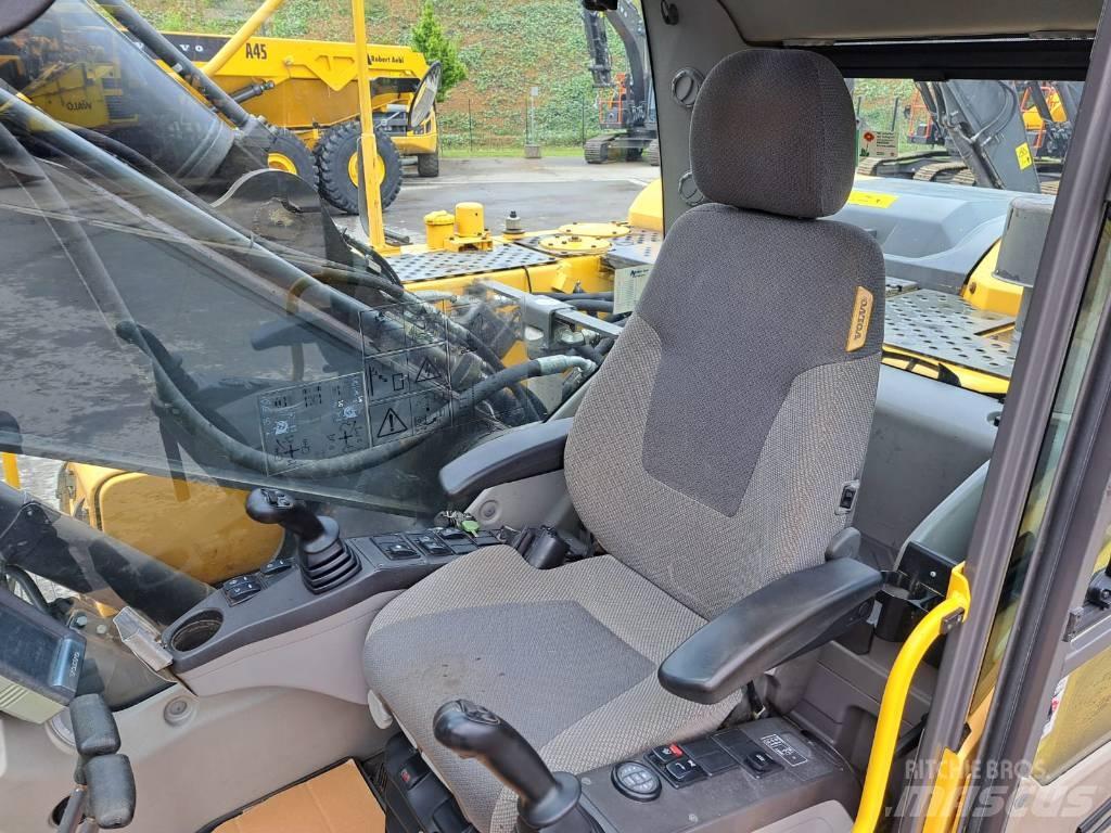 Volvo EC 220 DL 履带挖掘机