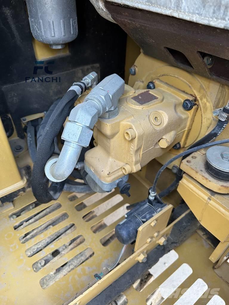 CAT 305.5 E2 小型挖掘机