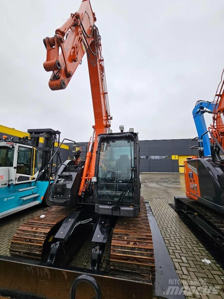 Hitachi ZX 135 US-7 履带挖掘机