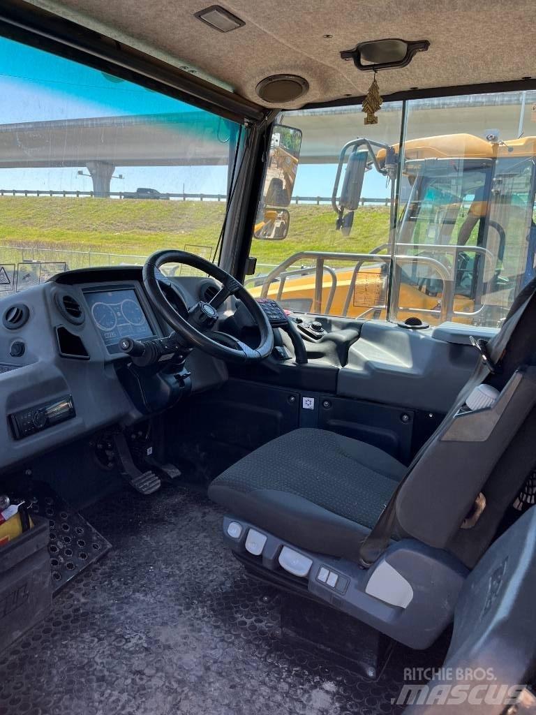 Bell B30E 铰接式自卸车