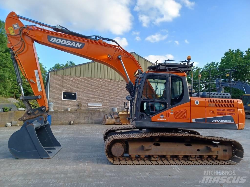 Doosan DX 225 LC-5 履带挖掘机