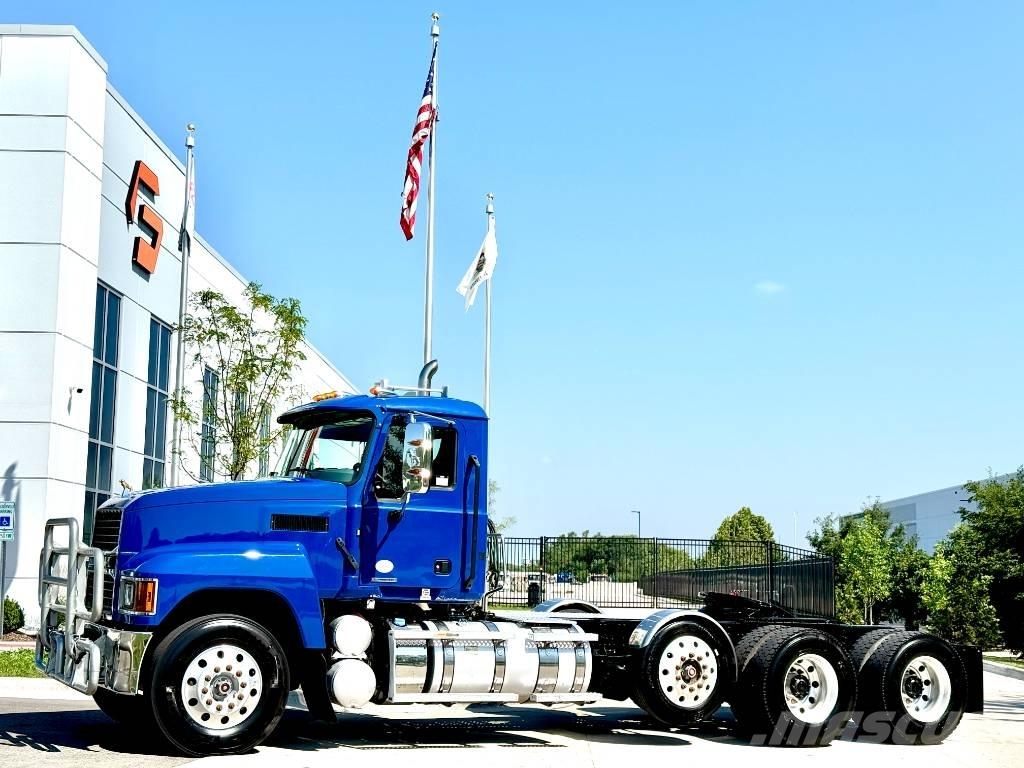 Mack Pinnacle 牵引车