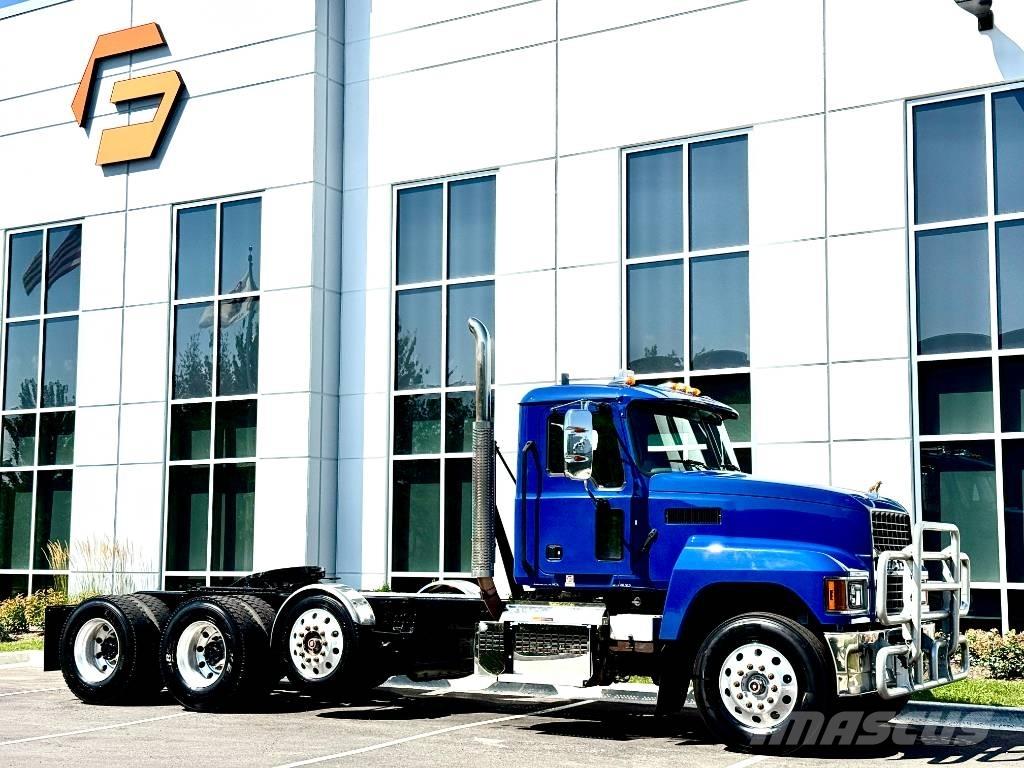 Mack Pinnacle 牵引车