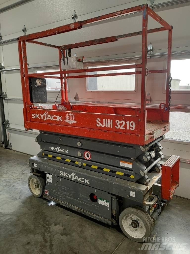 SkyJack SJ III 3219 剪叉式升降机