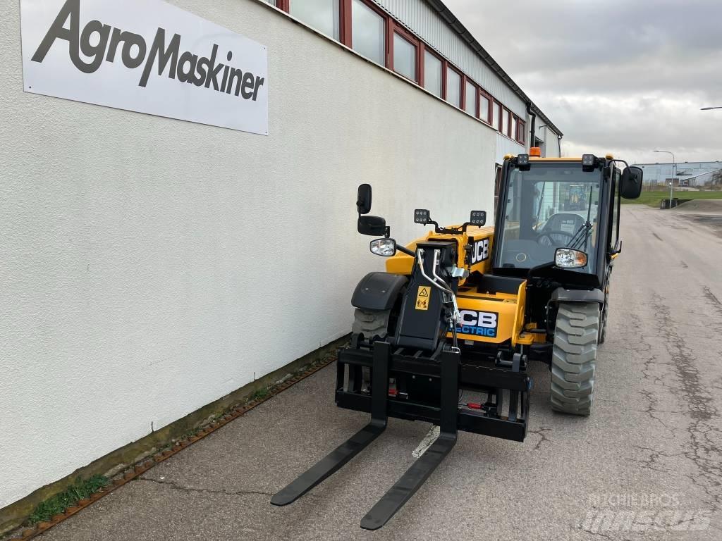 JCB 525-60E 伸缩臂叉装车|叉装车