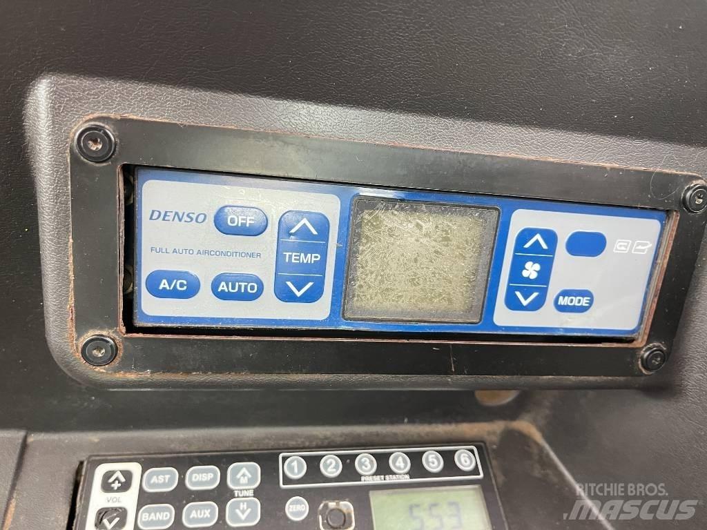 Takeuchi TB 295W 轮式挖掘机