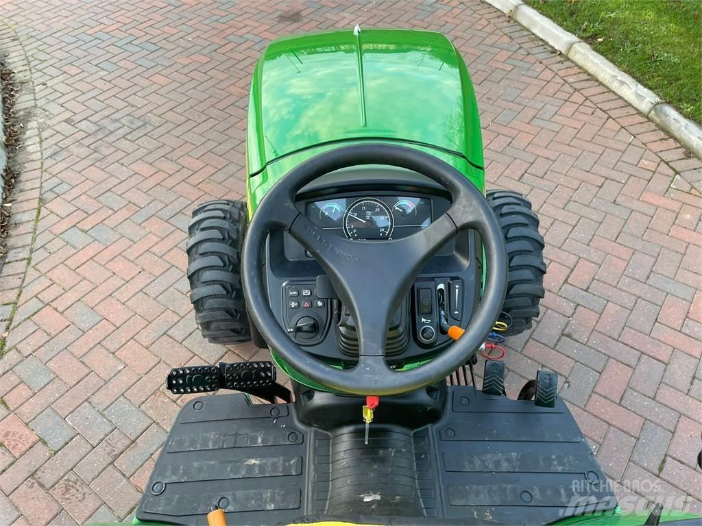 John Deere 2038R 小型拖拉机