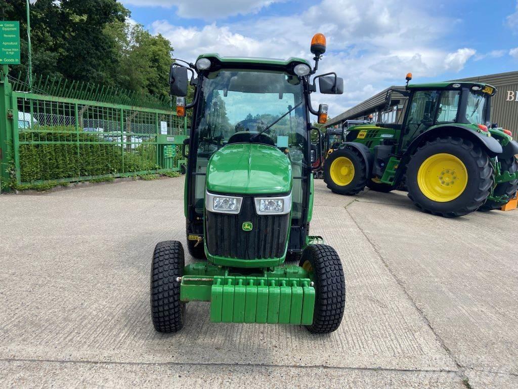John Deere 3046R 小型拖拉机