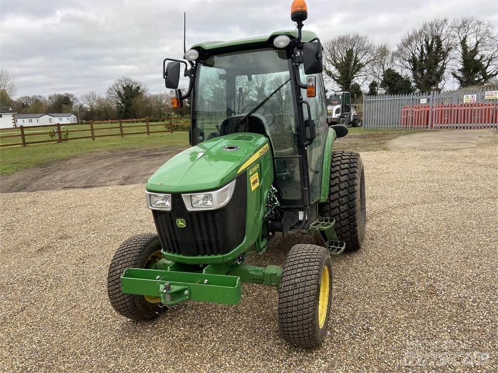 John Deere 4066R 小型拖拉机