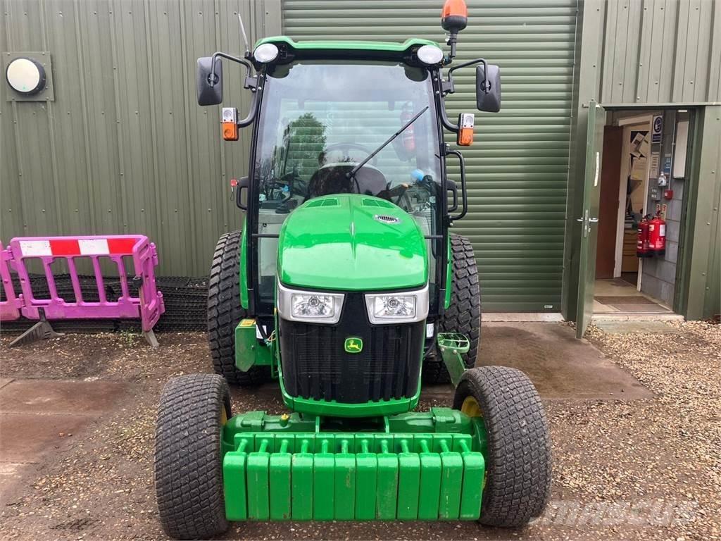 John Deere 4066R 小型拖拉机