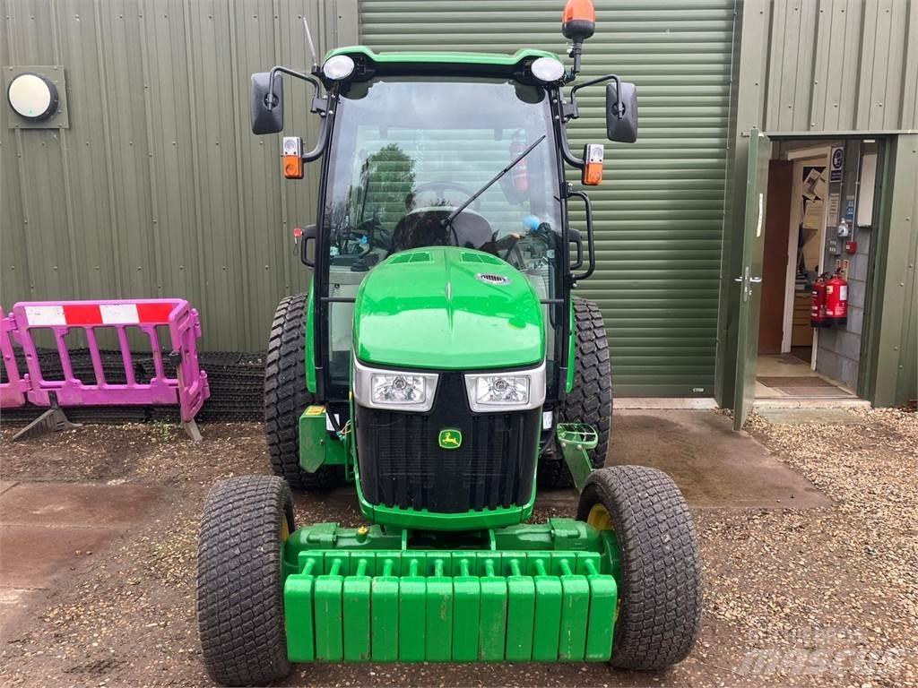 John Deere 4066R 小型拖拉机
