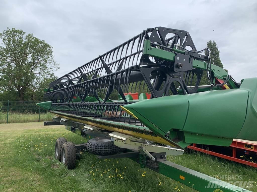 John Deere 725D 联合收割机
