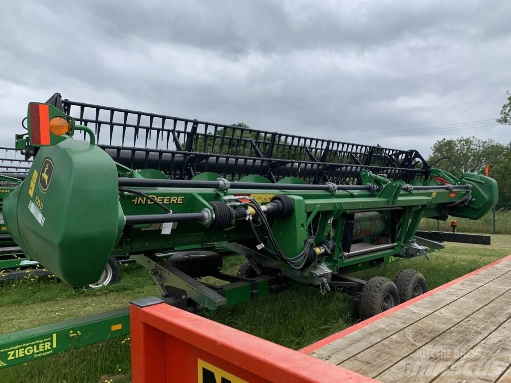 John Deere 725D 联合收割机