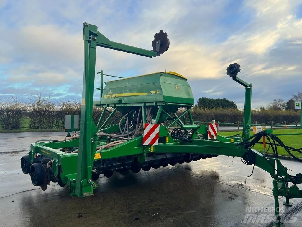 John Deere 750A 条播机